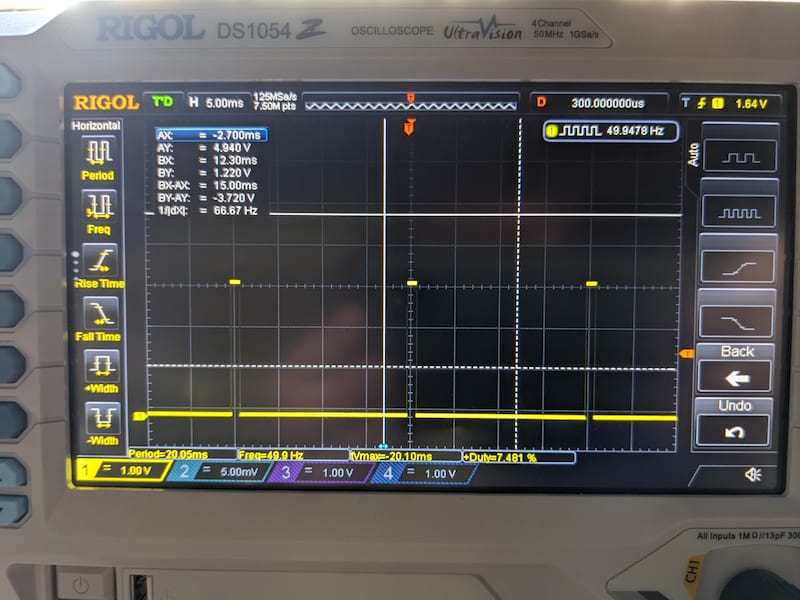 Servo 2040 Oscilloscope Waveform Image with Frequency