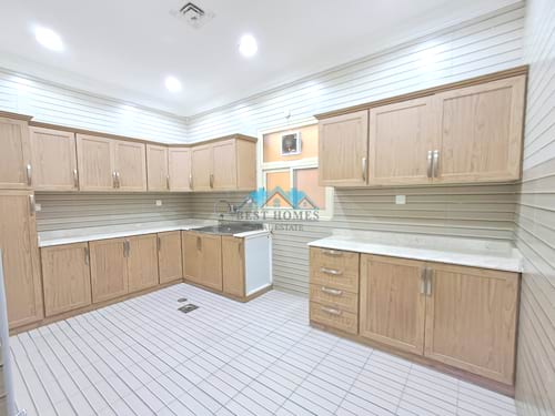 Nice and Spacious 5 Bedrooms Floor in Hateen