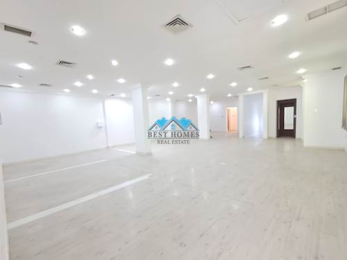 Spacious 4 Bedrooms Villa with Private Garden in Messilah