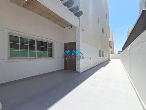 Spacious 4 Bedrooms Villa with Private Garden in Messilah