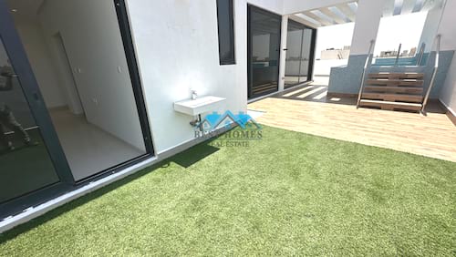 Spacious 3 Bedrooms Penthouse with Sea View Balcony in Fnaitees