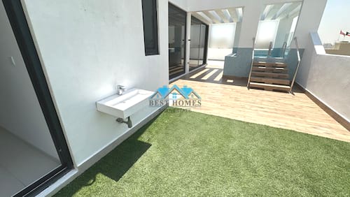 Spacious 3 Bedrooms Penthouse with Sea View Balcony in Fnaitees