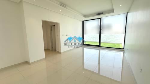 Spacious 3 Bedrooms Penthouse with Sea View Balcony in Fnaitees