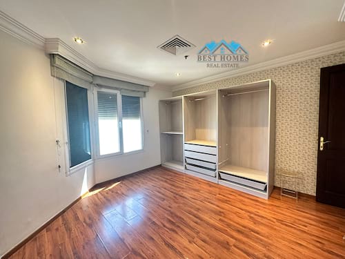 3 Bedroom Apartment in Shaab al Bahri