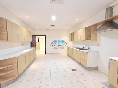 Nice and Spacious 4 Bedrooms Floor in Adan