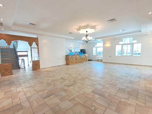 Luxury 5 Bedroom Duplex Villa with Spacious Yard in Jabriya
