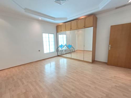 Luxury 5 Bedroom Duplex Villa with Spacious Yard in Jabriya