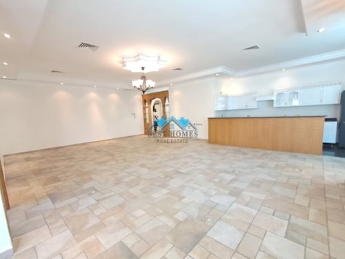 Luxury 5 Bedroom Duplex Villa with Spacious Yard in Jabriya