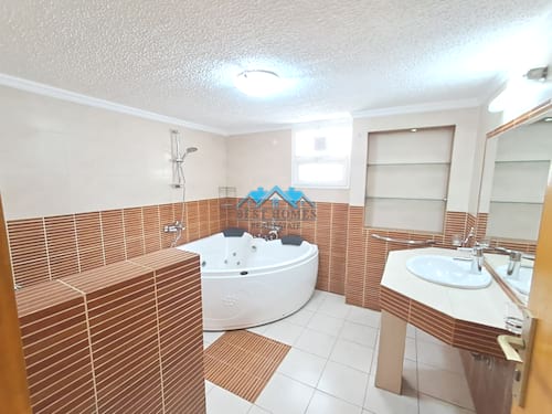 Luxury 5 Bedroom Duplex Villa with Spacious Yard in Jabriya