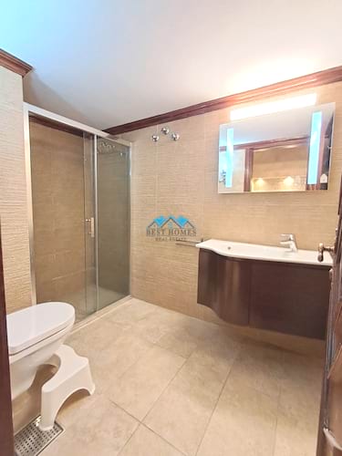 Luxury 5 Bedroom Duplex Villa with Spacious Yard in Jabriya