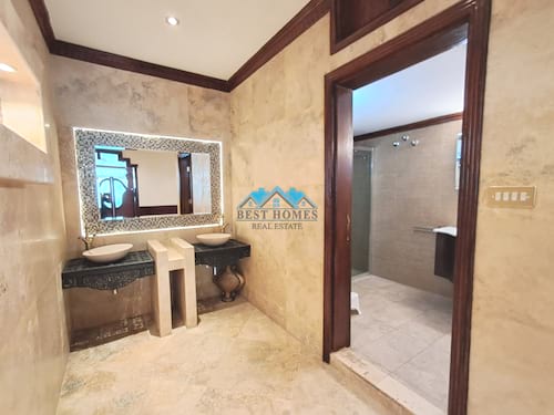 Luxury 5 Bedroom Duplex Villa with Spacious Yard in Jabriya