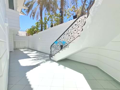 Luxury 5 Bedroom Duplex Villa with Spacious Yard in Jabriya
