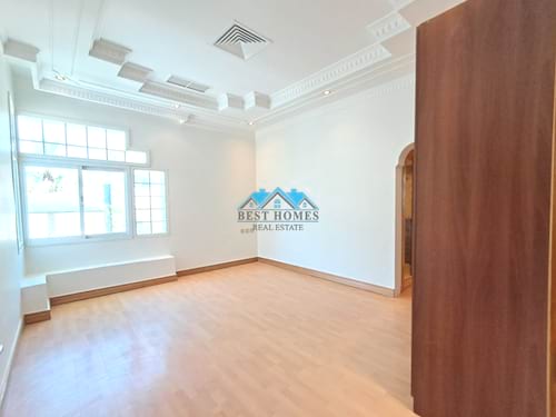 Luxury 5 Bedroom Duplex Villa with Spacious Yard in Jabriya