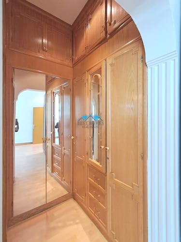 Luxury 5 Bedroom Duplex Villa with Spacious Yard in Jabriya