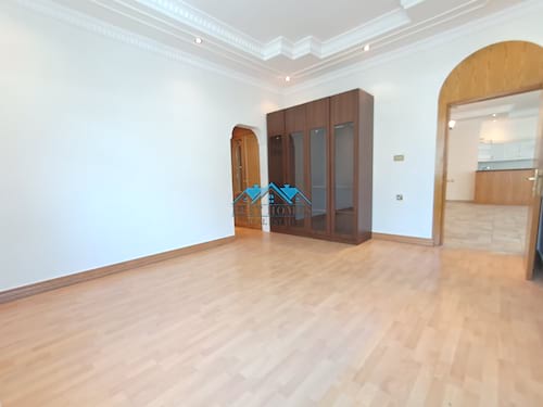 Luxury 5 Bedroom Duplex Villa with Spacious Yard in Jabriya