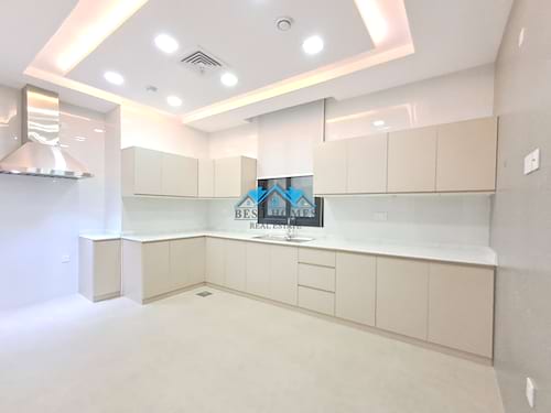 Modern Style Five Bedrooms Floor in Massayal Area