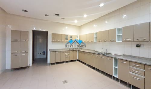 Nice and Spacious 5 Bedroom Duplex Villa in Rumaithiya