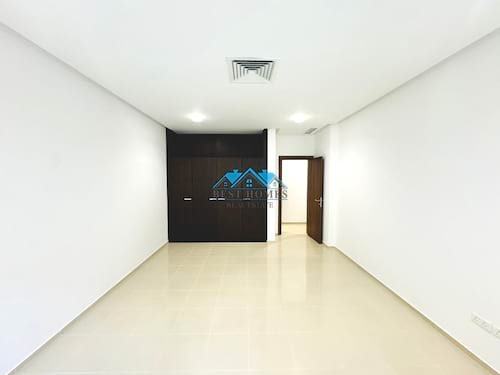 Modern 3 Bedrooms Apartment with Swimming Pool in c
