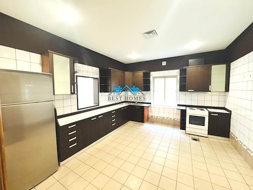 Modern 3 Bedrooms Apartment with Swimming Pool in c