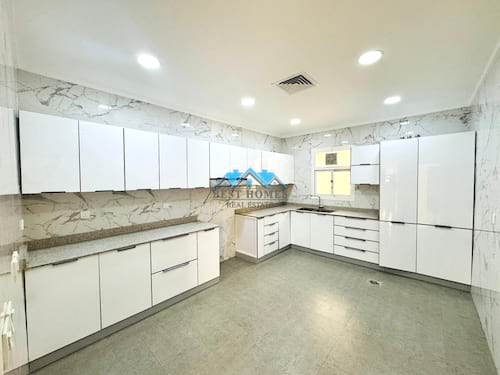 4 Bedrooms Spacious Apartment in Abu Fatira