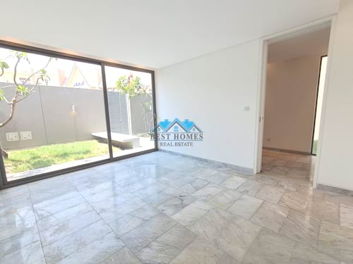 Luxury 3 Master Bedroom Villa with Private Garden in Abu Al Hasaniya
