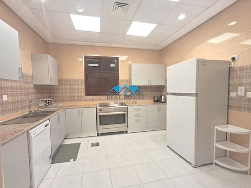 Modern Style Four Bedrooms Spacious Apartment in Surra