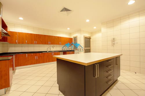 Nice and Spacious Private Townhouse Villa in Salwa