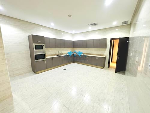 Modern & Spacious 8 Master Bedrooms Huge Villa in Rawda