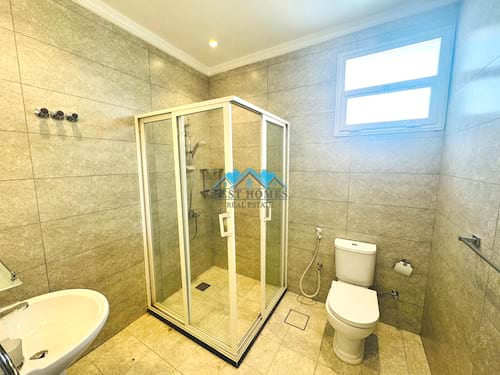 Modern & Spacious 5 Bedrooms Floor Apartment in Al Funaitees