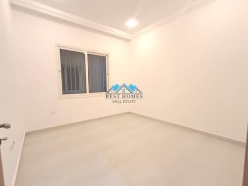 Nice & Modern 3 Bedrooms Apartment with Balcony in Sadeeq
