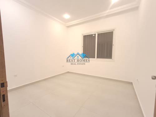 Nice & Modern 3 Bedrooms Apartment with Balcony in Sadeeq