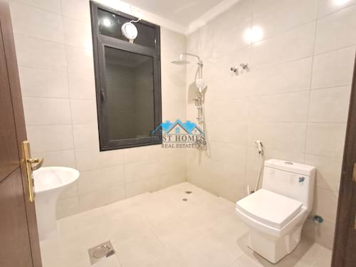 3 Bedrooms Apartment With Balcony in Mishref