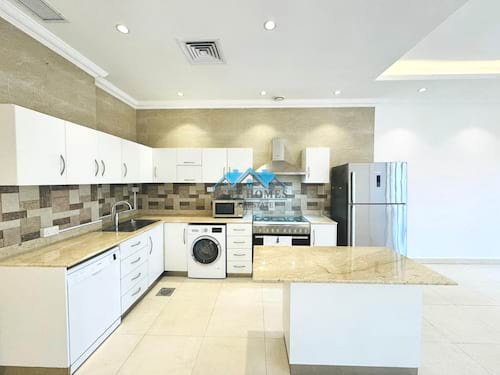 Three-Bedrooms Apartment with Balcony in Rumaithiya