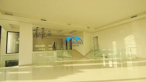 Luxury 5 Bedroom Duplex with Garden and Diwaniya in Al Funaitees