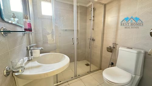 Nice and Spacious 3 Bedrooms Apartment in Salmiya