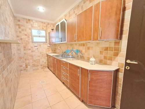 Spacious 7 Bedrooms Villa in Qortuba