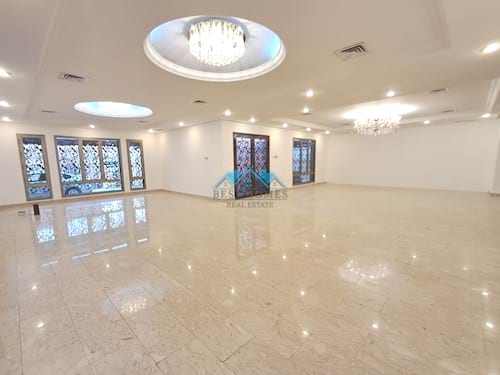 Spacious 7 Bedrooms Villa in Qortuba