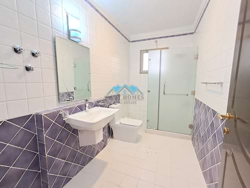 Spacious 7 Bedrooms Villa in Qortuba