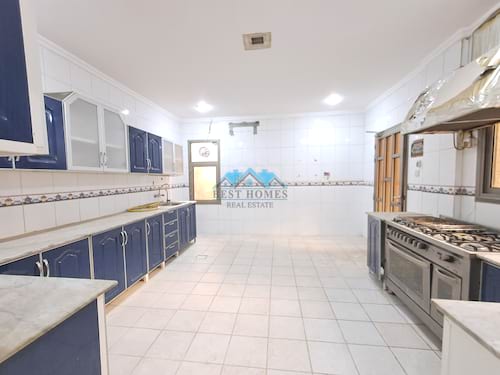 Spacious 7 Bedrooms Villa in Qortuba