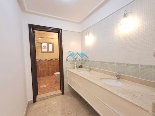 Spacious 7 Bedrooms Villa in Qortuba