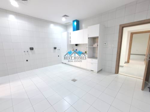 Luxury 5 Bedrooms Floor Apartment with Terrace in Rawda