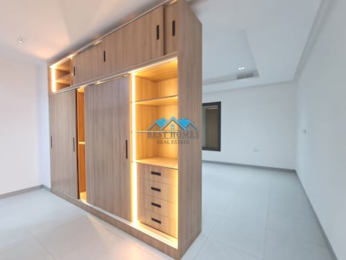 Luxury 5 Bedrooms Floor Apartment with Terrace in Rawda
