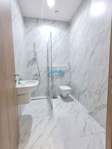 Luxury 5 Bedrooms Floor Apartment with Terrace in Rawda