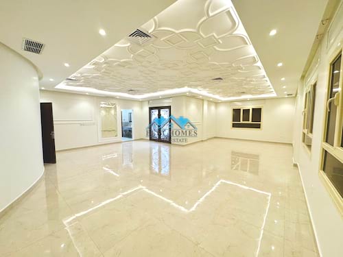 4 Bedrooms Floor Apartment in Abu Fatira