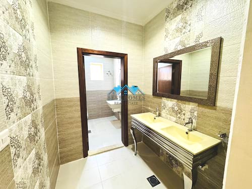4 Bedrooms Floor Apartment in Abu Fatira