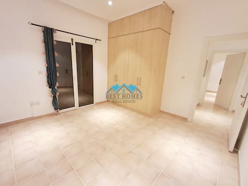 4 Bedrooms Semi Detached Private Villa in Abul Hasaniya