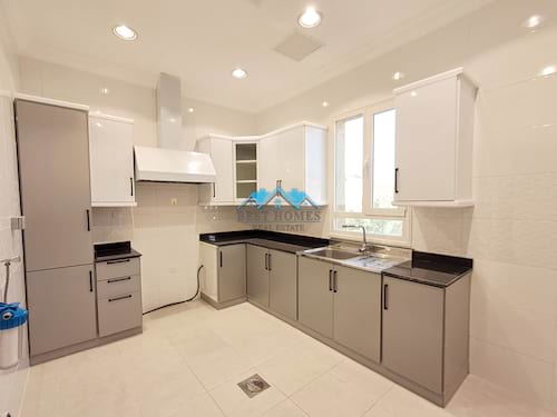 4 Bedrooms Apartment in Rumaithiya