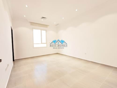 4 Bedrooms Apartment in Rumaithiya