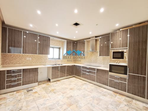 Nice and Spacious 4 Bedrooms Floor in Jabriya