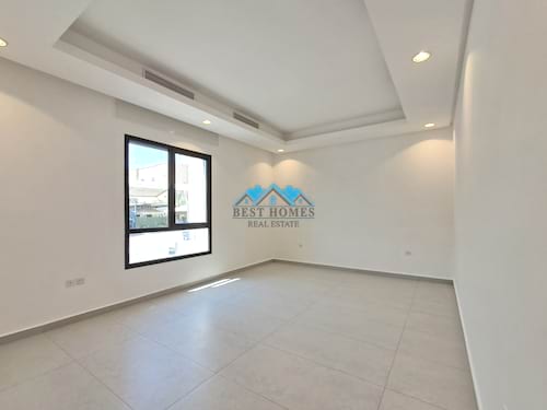 3 Bedrooms Apartment in Rumaithiya